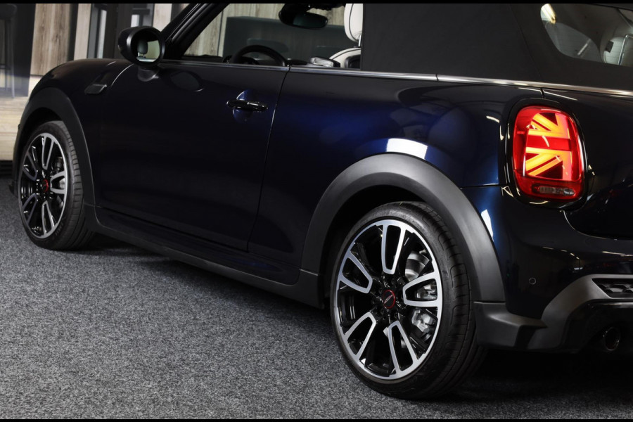 MINI Cabrio 1.5 Cooper JCW Pakket / Aut / Navi / Cc / Leder / Digital Cockpit / Sfeerverlichting / Windscherm / Led / Pdc