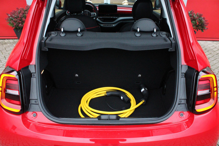 Fiat 500E RED 95PK 24 kWh | NAVIGATIE | APPLE CARPLAY/ANDROID AUTO | LANE ASSIST | CRUISE CONTROL | CLIMATE CONTROL | DAB+ RADIO | NIEUWE AUTO! |