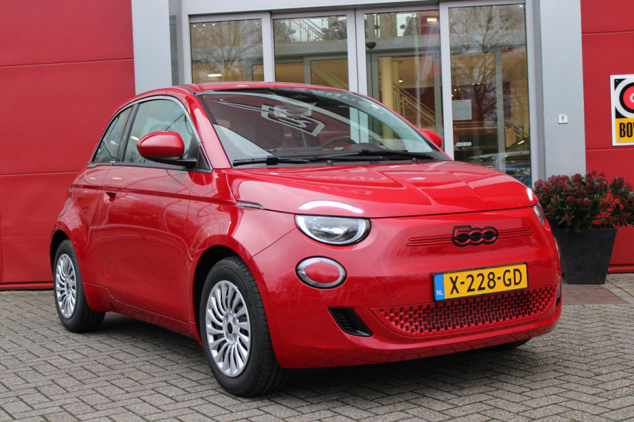 Fiat 500E RED 95PK 24 kWh | NAVIGATIE | APPLE CARPLAY/ANDROID AUTO | LANE ASSIST | CRUISE CONTROL | CLIMATE CONTROL | DAB+ RADIO | NIEUWE AUTO! |
