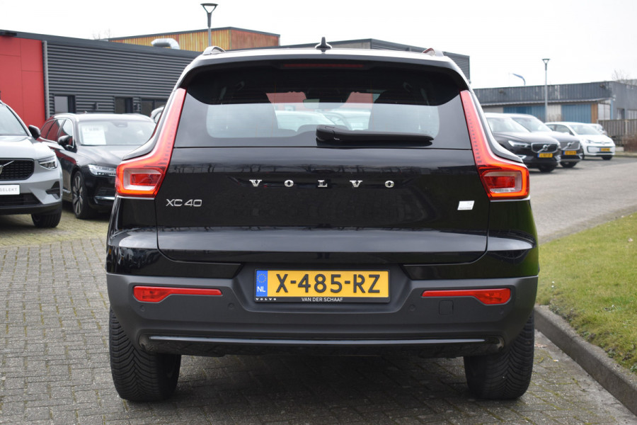 Volvo XC40 T5 262PK Plug-in hybrid Plus Dark | Climate pack | All-season banden |  Achteruitrijcamera | Elektrische voorstoelen met geheugen