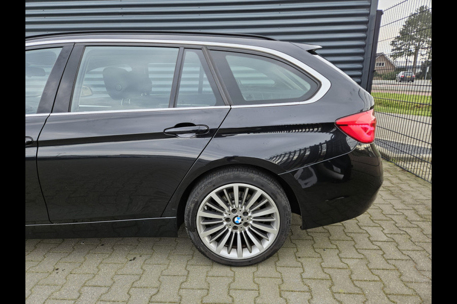 BMW 3 Serie Touring 320i Edition Luxury Line 184pk Automaat | Panodak | Trekhaak af Fabriek | Lederen Bekleding | LED Koplampen | 18"L.M | Navi Full Map | Stoelverwarming |