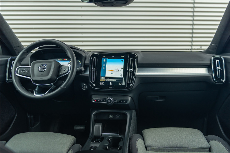 Volvo XC40 T4 Aut. Plug-in Hybrid Ultimate Bright Parkeercamera Navigatie 211pk