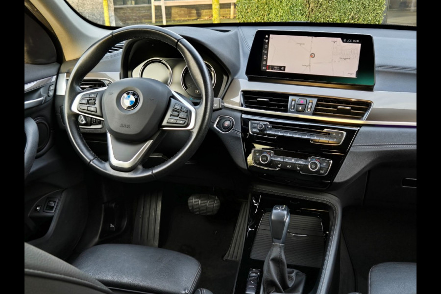 BMW X1 XDRIVE25E X LINE I SPORTSTOELEN I TREKHAAK I HEAD UP I