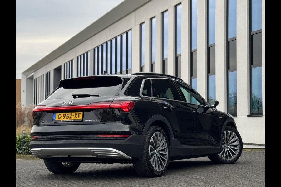 Audi e-tron E-tron 55 quattro 95 kWh S-LINE, 21 inch, 1/2 leder,trekhaak, 1e eigenaar, nl auto met nationale auto pas