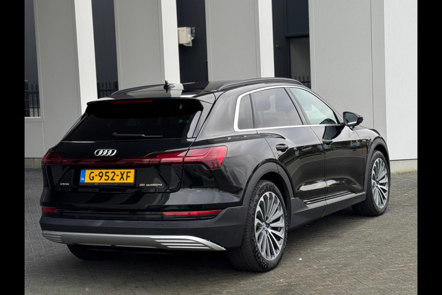 Audi e-tron E-tron 55 quattro 95 kWh S-LINE, 21 inch, 1/2 leder,trekhaak, 1e eigenaar, nl auto met nationale auto pas