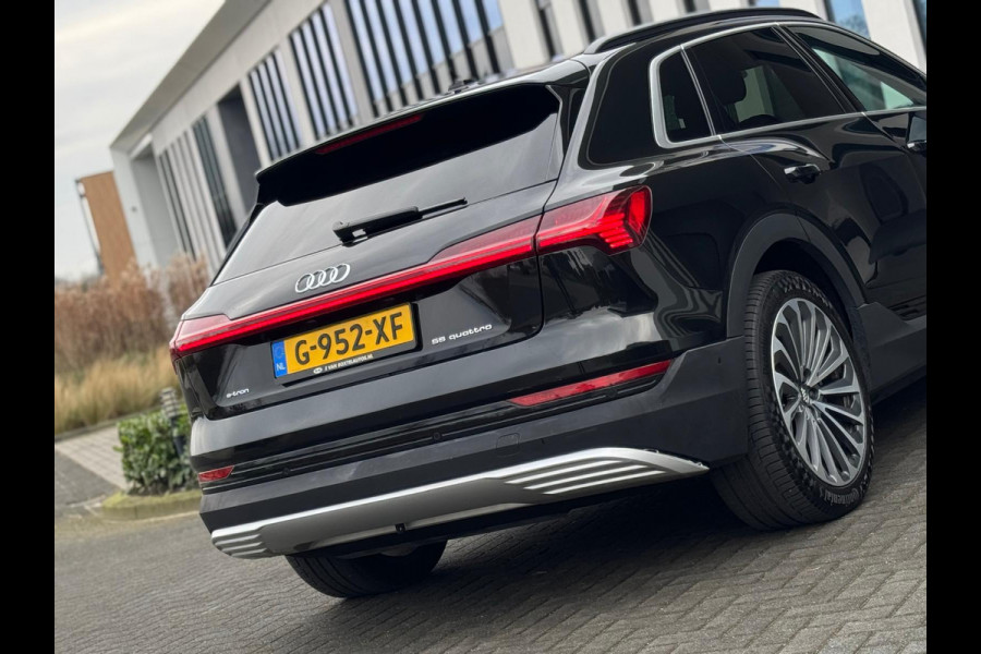 Audi e-tron E-tron 55 quattro 95 kWh S-LINE, 21 inch, 1/2 leder,trekhaak, 1e eigenaar, nl auto met nationale auto pas