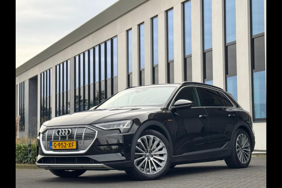 Audi e-tron E-tron 55 quattro 95 kWh S-LINE, 21 inch, 1/2 leder,trekhaak, 1e eigenaar, nl auto met nationale auto pas