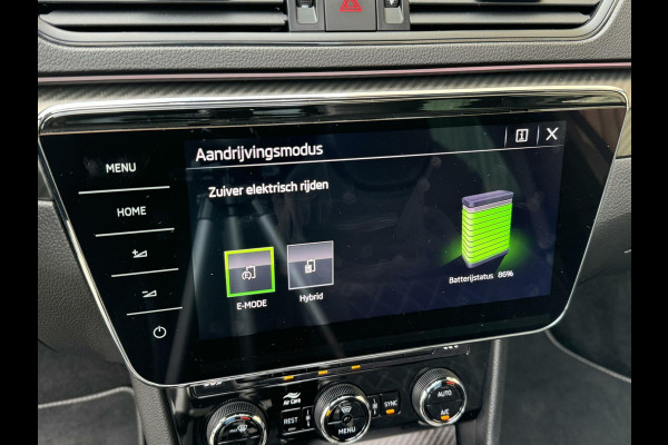 Škoda Superb Combi 1.4 TSI iV Sportline Automaat | Panoramadak | Trekhaak uitklapbaar | Groot navigatiesysteem | Achteruitrijcamera | LED ver