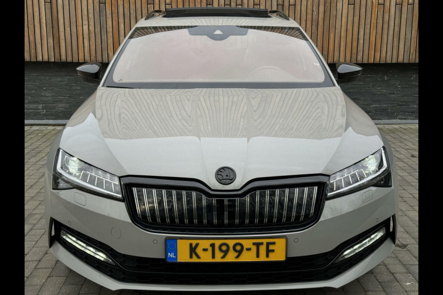 Škoda Superb Combi 1.4 TSI iV Sportline Automaat | Panoramadak | Trekhaak uitklapbaar | Groot navigatiesysteem | Achteruitrijcamera | LED ver