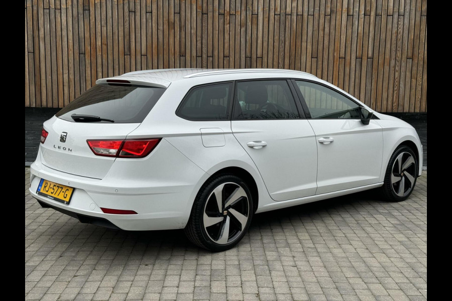 Seat León ST 1.4 EcoTSI Business Intense Automaat | Alcantara bekleding | Seat Sound | Apple CarPlay | Navigatiesysteem | Cruise Control | Cl