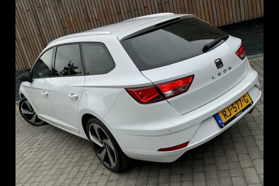 Seat León ST 1.4 EcoTSI Business Intense Automaat | Alcantara bekleding | Seat Sound | Apple CarPlay | Navigatiesysteem | Cruise Control | Cl