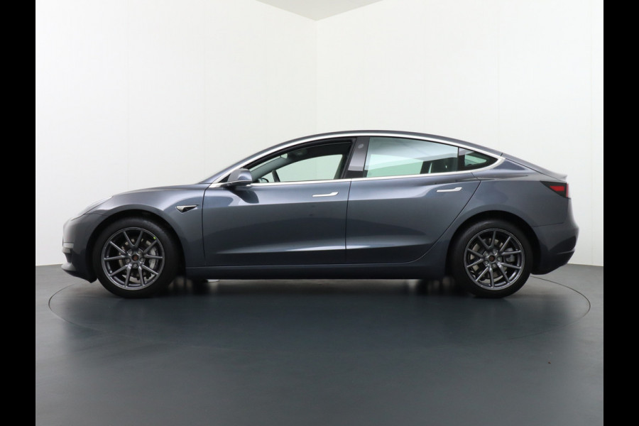 Tesla Model 3 Long Range 75kWh 463PK FSD-Full Self Driving Computer-3 Premium Audio 4wd  18" Lmv AutoPilot Panoramadak Camera's Leder Adaptive Stoel en achterbank verwarming Keyless Electr.Stoelen+Memory+Easy-Entry WiFi Origineel Nederlandse auto Grootste accu, Tot 16,5kwh thuis laden.