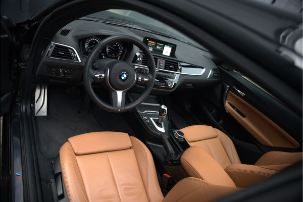 BMW 1-serie 118i Edition M-Sport Shadow High Executive | Harman Kardon | Panoramadak | Stoelverwarming | Stuurverwarming | Keyless | Camera | Navigatie | Shadowline | DAB | PDC |