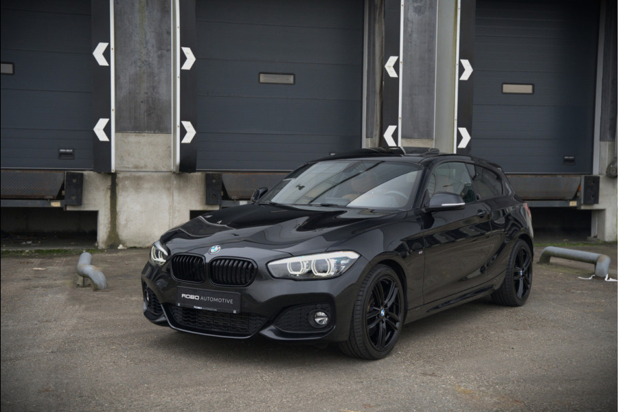 BMW 1-serie 118i Edition M-Sport Shadow High Executive | Harman Kardon | Panoramadak | Stoelverwarming | Stuurverwarming | Keyless | Camera | Navigatie | Shadowline | DAB | PDC |