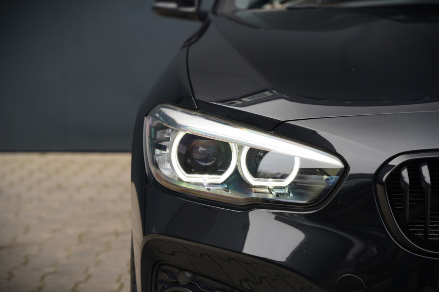 BMW 1-serie 118i Edition M-Sport Shadow High Executive | Harman Kardon | Panoramadak | Stoelverwarming | Stuurverwarming | Keyless | Camera | Navigatie | Shadowline | DAB | PDC |