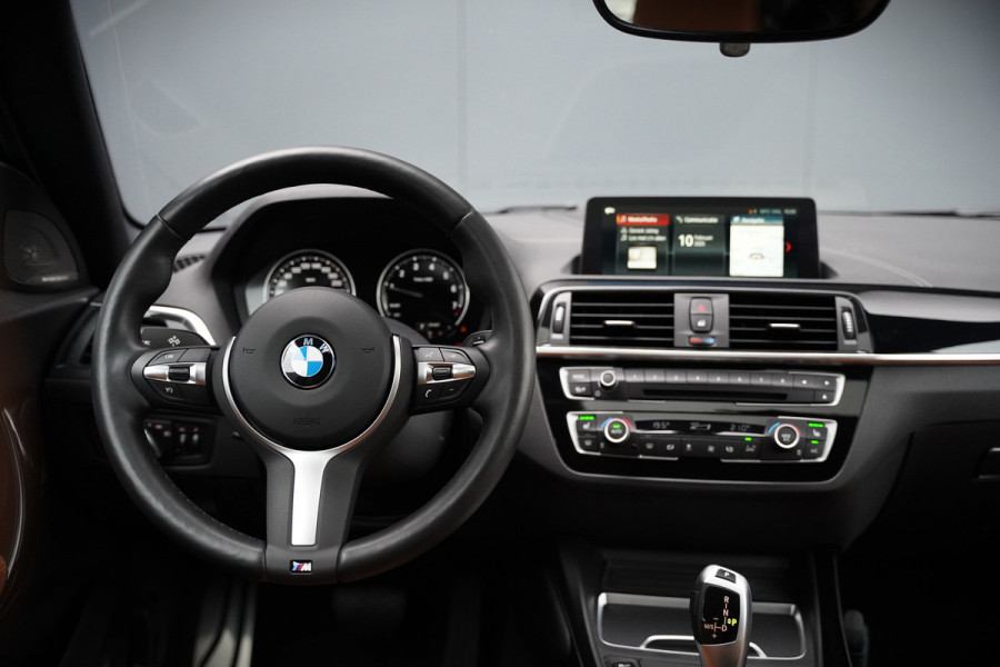 BMW 1-serie 118i Edition M-Sport Shadow High Executive | Harman Kardon | Panoramadak | Stoelverwarming | Stuurverwarming | Keyless | Camera | Navigatie | Shadowline | DAB | PDC |