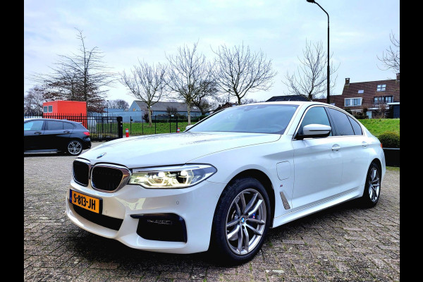 BMW 5 Serie 530e xDrive M-sport, Massage, ACC, HUD, Camera, Stuurverwarming