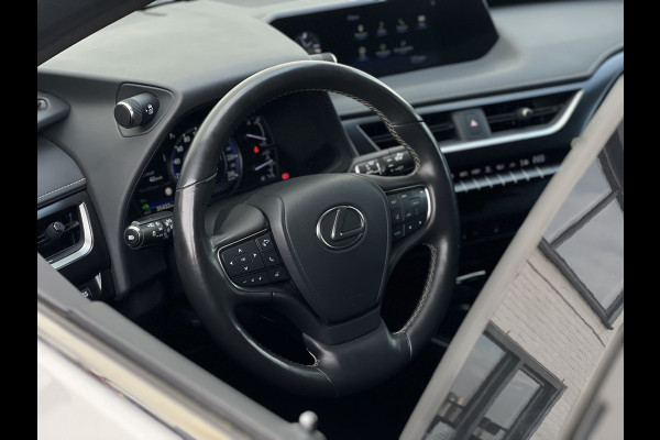 Lexus UX 250h Business Line | Trekhaak | Parelmoer | CarPlay | Camera | LED | ACC