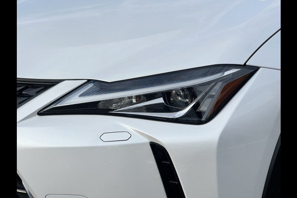 Lexus UX 250h Business Line | Trekhaak | Parelmoer | CarPlay | Camera | LED | ACC