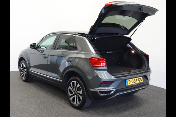 Volkswagen T-Roc 1.5 TSI DSG Active | Navigatie | Climate Control | Lane Assist | DAB | Parkeersensoren | Lichtmetalen Velgen | Privacy Glass