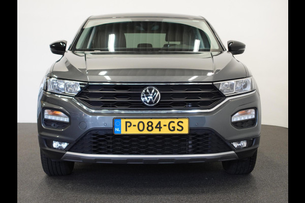 Volkswagen T-Roc 1.5 TSI DSG Active | Navigatie | Climate Control | Lane Assist | DAB | Parkeersensoren | Lichtmetalen Velgen | Privacy Glass