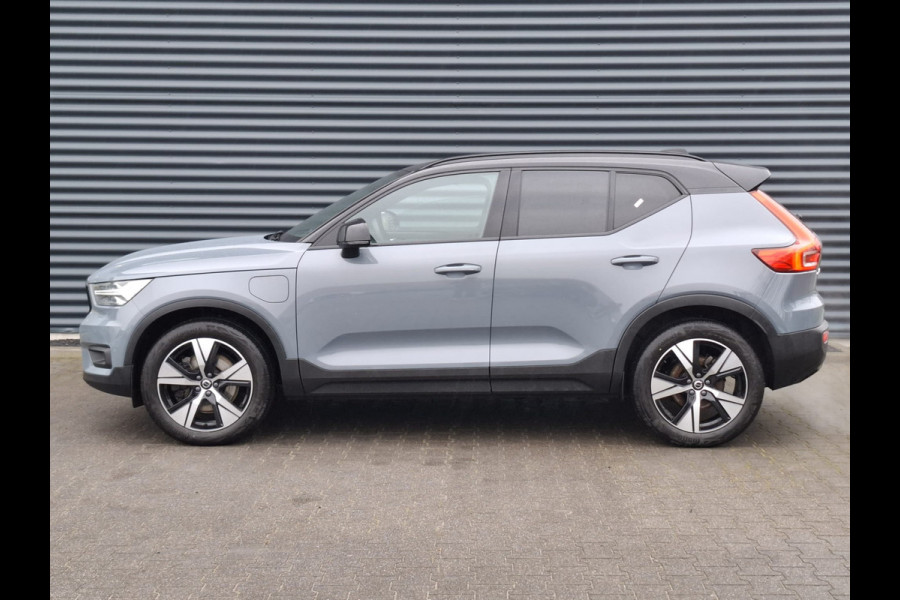 Volvo XC40 T5 Recharge R-Design Plug In Hybrid 262pk PHEV | Alcantara Sportstoelen Memory | Adaptive Cruise | Harman Kardon | Pilot Assist | Virtual | Navigatie | Apple Carplay | Camera | DAB | Stoel & Stuurverwarming |