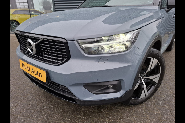 Volvo XC40 T5 Recharge R-Design Plug In Hybrid 262pk PHEV | Alcantara Sportstoelen Memory | Adaptive Cruise | Harman Kardon | Pilot Assist | Virtual | Navigatie | Apple Carplay | Camera | DAB | Stoel & Stuurverwarming |