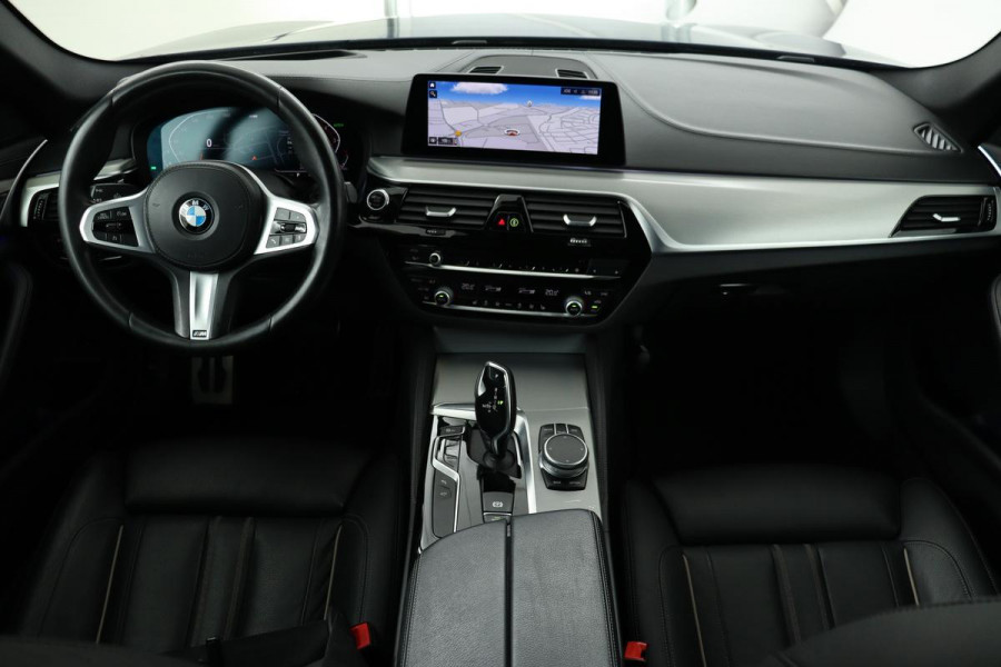 BMW 5 Serie 520i High Executive Edition | M Sport | Head-Up | Trekhaak | 360 camera | Leder | Stoelverwarming | Camera | Sfeerverlichting | Navigatie | Full LED | Memory | Dodehoek detectie