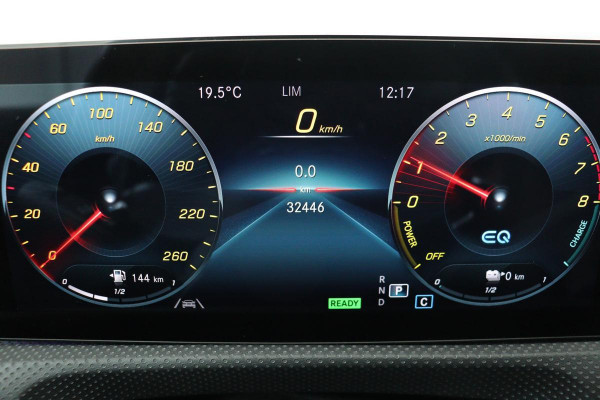 Mercedes-Benz A-Klasse 250e AMG Night | Stoelverwarming | Carplay | Sfeerverlichting | Widescreen | Leder/Alcantara | Full LED | Navigatie | Camera | Park Assist