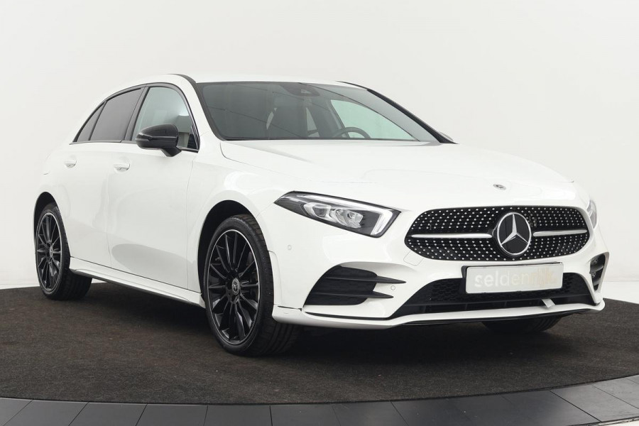 Mercedes-Benz A-Klasse 250e AMG Night | Stoelverwarming | Carplay | Sfeerverlichting | Widescreen | Leder/Alcantara | Full LED | Navigatie | Camera | Park Assist