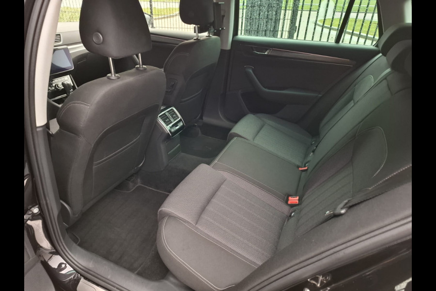 Škoda Superb Combi 1.4 TSI iV Business Edition Plug In Hybrid PHEV | Sportstoelen Memory & Verwarmd | Crystal LED | Trekhaak af Fabriek | Apple Carplay | Navigatie | Stoel & Stuurverwarming | Virtual | DAB |