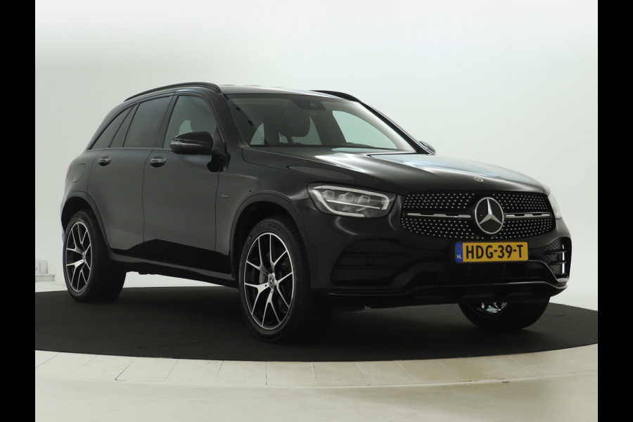 Mercedes-Benz GLC 300 e AMG Plug-In Hybride | AMG -Styling | Achteruitrijcamera | EASY PACK-achterklep | Keyless-go | Sfeerverlichting | Nightpakket | Navigatie | Inclusief 24 maanden MB Certified garantie voor Europa.