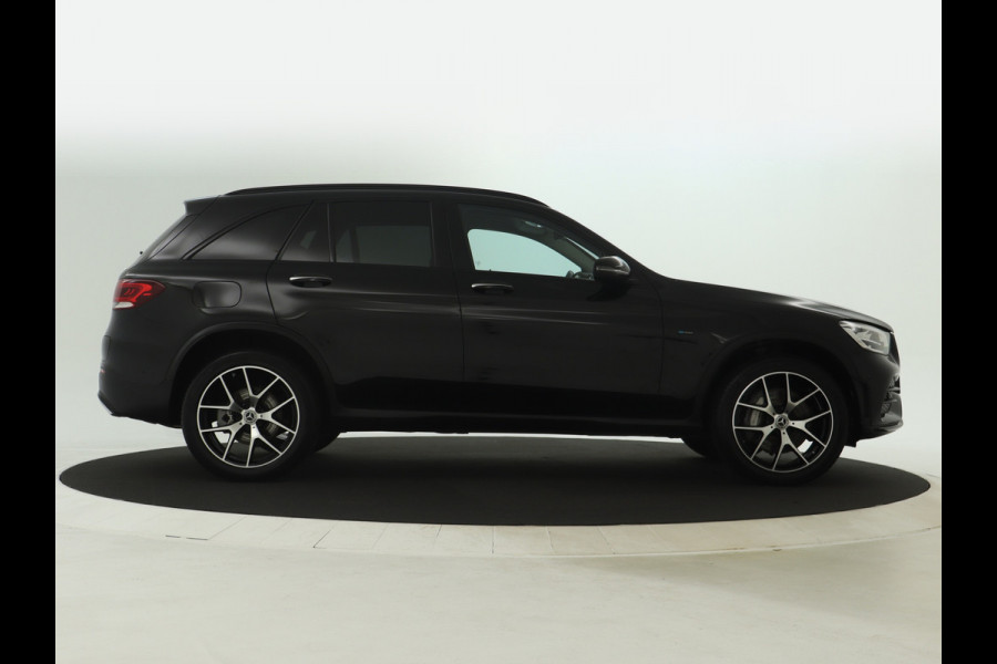 Mercedes-Benz GLC 300 e AMG Plug-In Hybride | AMG -Styling | Achteruitrijcamera | EASY PACK-achterklep | Keyless-go | Sfeerverlichting | Nightpakket | Navigatie | Inclusief 24 maanden MB Certified garantie voor Europa.