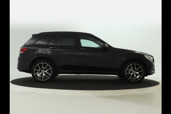 Mercedes-Benz GLC 300 e AMG Plug-In Hybride | AMG -Styling | Achteruitrijcamera | EASY PACK-achterklep | Keyless-go | Sfeerverlichting | Nightpakket | Navigatie | Inclusief 24 maanden MB Certified garantie voor Europa.