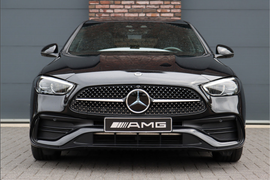 Mercedes-Benz C-Klasse 300 4MATIC AMG Line Aut9 | Panoramadak | Distronic+ | Digital Light | Burmester | Trekhaak | Memory | Augmented Reality | Leder | Rijassistentiepakket | Keyless Go |