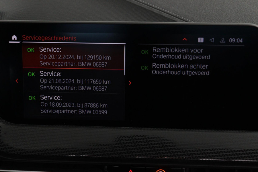 BMW 1-serie 118i Executive Edition Automaat (PANODAK, NAVI, PDC V+A, CARPLAY, CRUISE, NL-AUTO, DEALER ONDERHOUDEN)