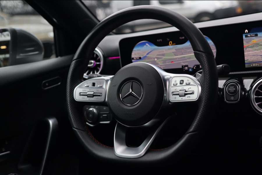 Mercedes-Benz A-Klasse A 250 AMG / PANODAK / DODEHOEK / CAMERA / CARPLAY / 18''