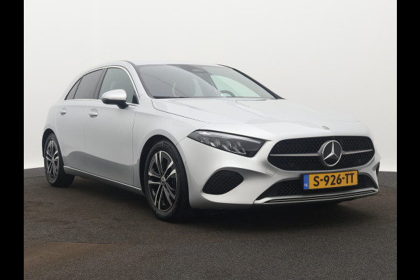 Mercedes-Benz A-Klasse 180 Business Line | Achteruitrijcamera | Navigatie | Lederen bekleding | Dodehoek Ass. | Stoelverwarming | Inclusief 24 maanden MB Certified garantie voor Europa.