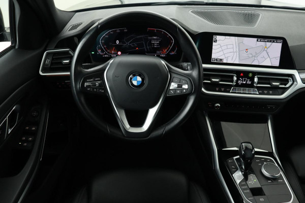 BMW 3-serie 320i Executive Edition | Sport Line | Half leder | Carplay | Full LED | Sportstoelen | Navigatie | Sfeerverlichting | Live Cockpit | Climate control | PDC | Cruise control