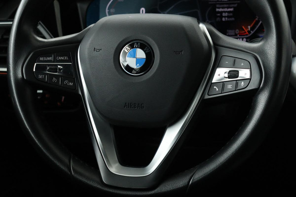 BMW 3-serie 320i Executive Edition | Sport Line | Half leder | Carplay | Full LED | Sportstoelen | Navigatie | Sfeerverlichting | Live Cockpit | Climate control | PDC | Cruise control