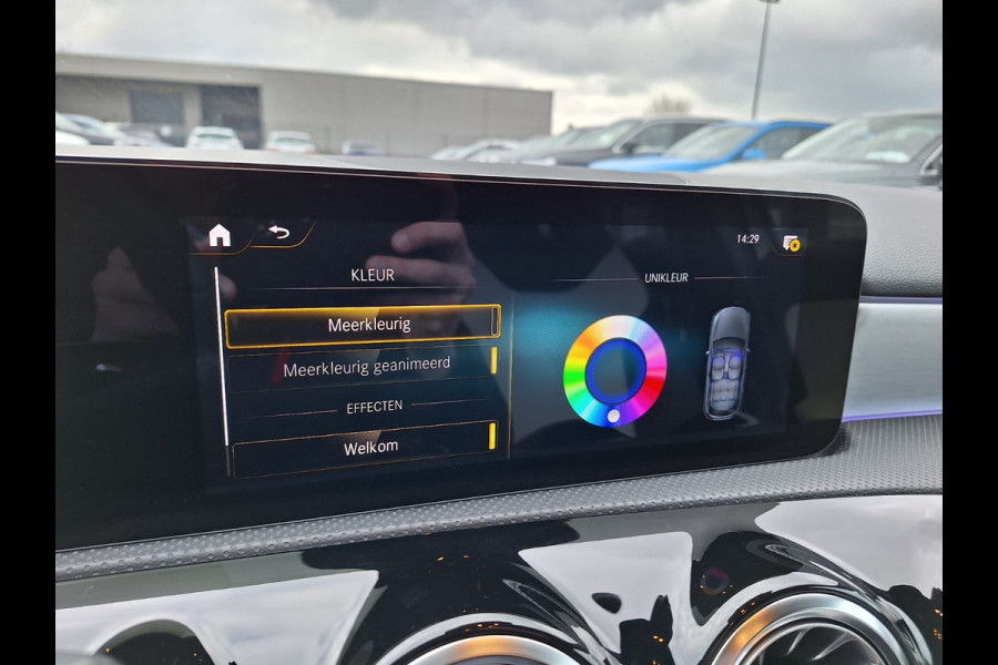 Mercedes-Benz A-Klasse 250 e AMG Night Edition Plug in Hybrid PHEV | Carplay | Lederen Sportstoelen Memory | Widescreen Navi | Carplay | Sfeerverlichting | Camera | Stoelverwarming | DAB |