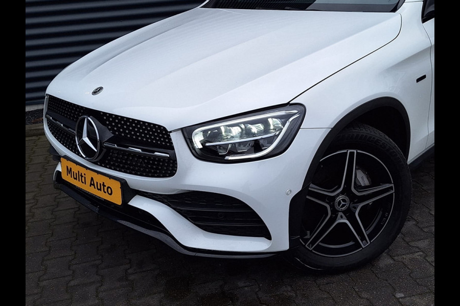 Mercedes-Benz GLC 300e 4MATIC AMG Night Plug in Hybrid 320pk | PHEV | Panodak | Trekhaak af Fabriek | Carplay | Navi | Camera | Spraakbediening | DAB | Stoelverwarming | Cruise Control |