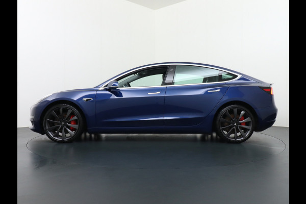 Tesla Model 3 Performance 513pk 3,4 sec 0-100 ! 20"lm FSD-computer 3 AutoPilot Carbon-Spoiler Premium-HiFi Pano.dak Camera Leer Adaptive-Cruis Navigatiesysteem full map LED-a+v Comfortstoel(en) ACC Dual-ECC DAB Voorverwarmen interieur via App Keyless via Telefoonsleutel One-Pedal-Drive 4wd Rode Remklauwen Carbon-Spoiler Premium Audio Veel grip door 4WD vierwielaandrijving.  Origineel Nederlandse auto ! nieuwprijs euro 65.680 euro Accu garantie 23-12-2027