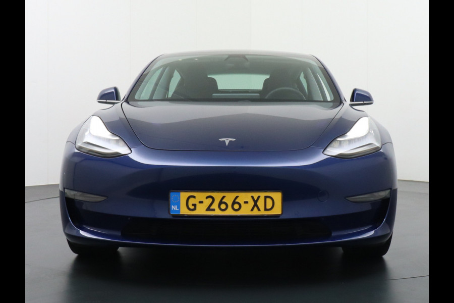 Tesla Model 3 Performance 513pk 3,4 sec 0-100 ! 20"lm FSD-computer 3 AutoPilot Carbon-Spoiler Premium-HiFi Pano.dak Camera Leer Adaptive-Cruis Navigatiesysteem full map LED-a+v Comfortstoel(en) ACC Dual-ECC DAB Voorverwarmen interieur via App Keyless via Telefoonsleutel One-Pedal-Drive 4wd Rode Remklauwen Carbon-Spoiler Premium Audio Veel grip door 4WD vierwielaandrijving.  Origineel Nederlandse auto ! nieuwprijs euro 65.680 euro Accu garantie 23-12-2027