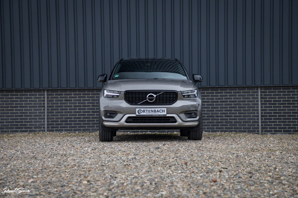 Volvo XC40 1.5 T5 Recharge R-Design | Polestar Engineered | Adaptieve cruise | Zwenkbare trekhaak | Harman Kardon | Side skirts + Skid plat