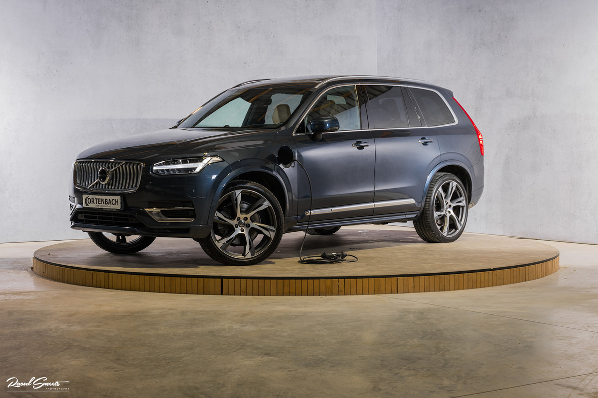 Volvo XC90 2.0 T8 Recharge AWD Ultimate Bright | Luchtvering | Panorama dak | Zwenkbare trekhaak | Stoelkoeling + Massage | Adaptieve cruis