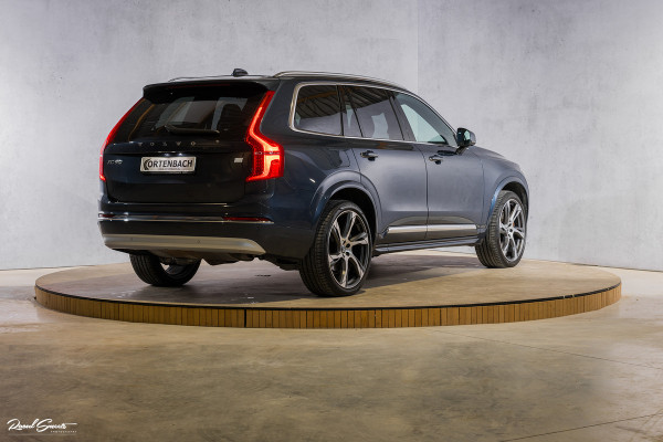 Volvo XC90 2.0 T8 Recharge AWD Ultimate Bright | Luchtvering | Panorama dak | Zwenkbare trekhaak | Stoelkoeling + Massage | Adaptieve cruis