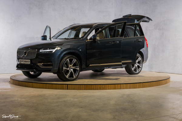 Volvo XC90 2.0 T8 Recharge AWD Ultimate Bright | Luchtvering | Panorama dak | Zwenkbare trekhaak | Stoelkoeling + Massage | Adaptieve cruis