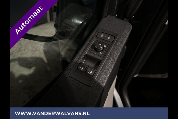 Volkswagen Transporter 2.0 TDI 150pk Automaat L2H1 Dubbele cabine Highline Euro6 Airco | 2x Zijdeur | Camera | Navigatie LED, LM velgen, Cruisecontrol, Trekhaak, Parkeersensoren, 5-Zits, Verwarmde voorruit