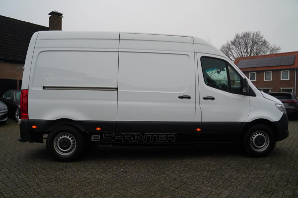 Mercedes-Benz eSprinter ESprinter L2H2 41 kWh | Schuifdeur | 3 pers | Stoelverwarming | Climatronic | CAMERA | NAP | excl btw